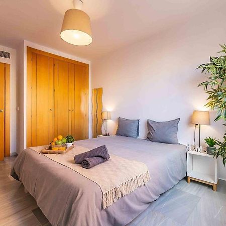 Carlos Haya Beautiful Apartment With Parking マラガ エクステリア 写真