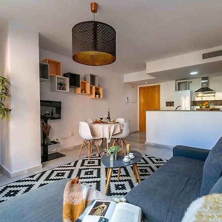 Carlos Haya Beautiful Apartment With Parking マラガ エクステリア 写真