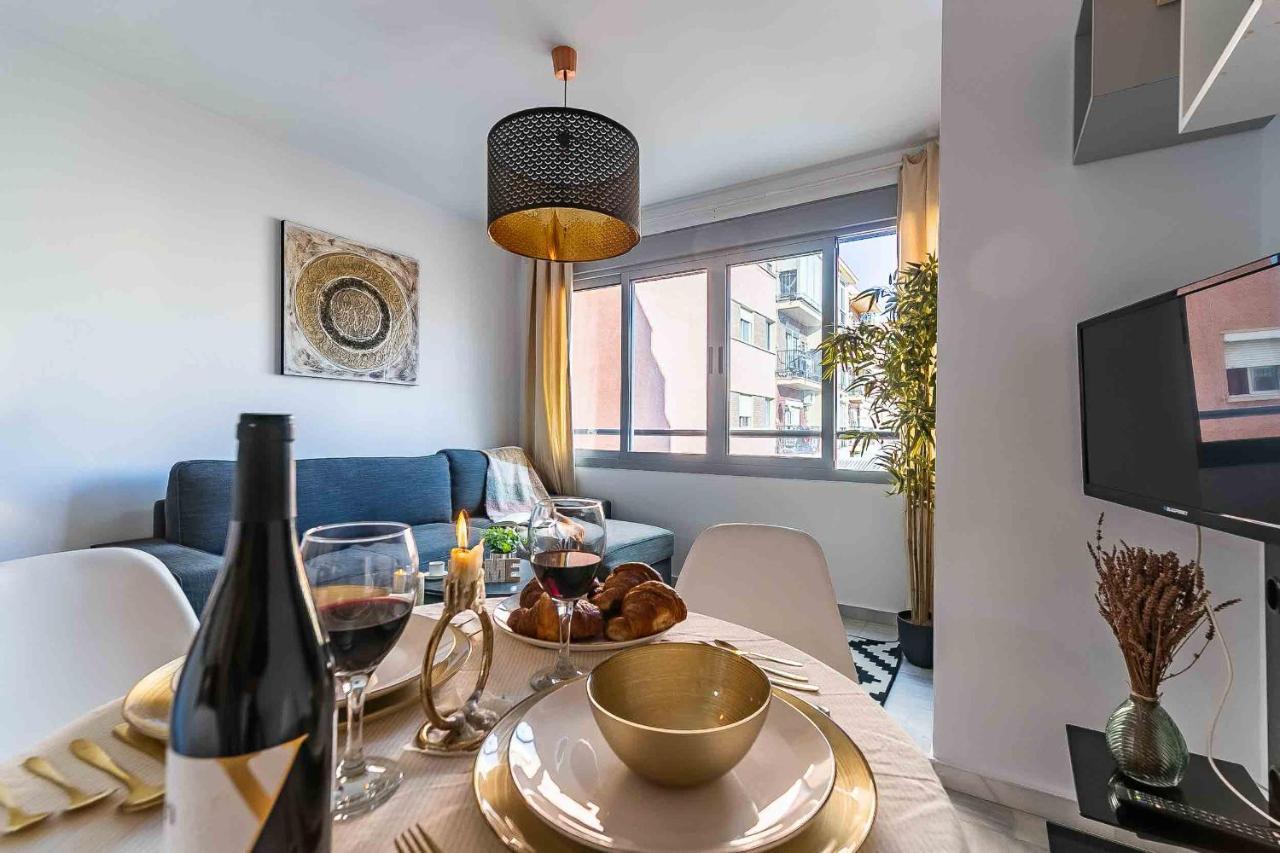 Carlos Haya Beautiful Apartment With Parking マラガ エクステリア 写真