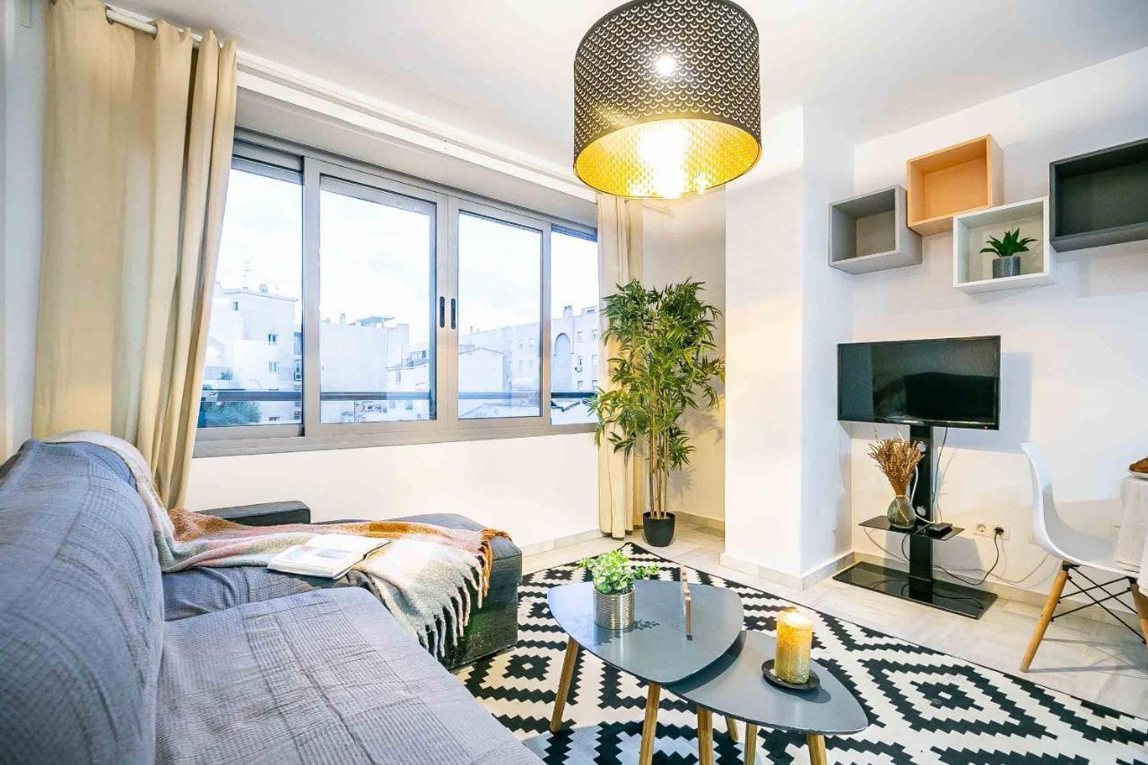 Carlos Haya Beautiful Apartment With Parking マラガ エクステリア 写真