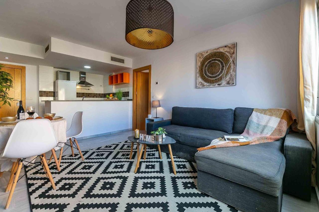 Carlos Haya Beautiful Apartment With Parking マラガ エクステリア 写真