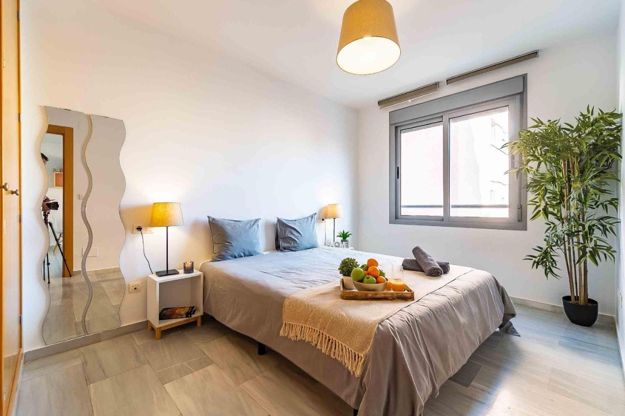 Carlos Haya Beautiful Apartment With Parking マラガ エクステリア 写真