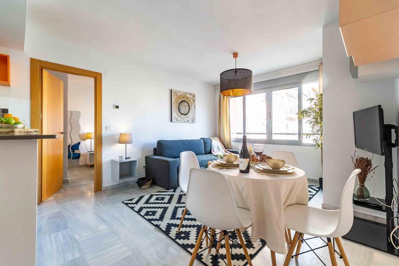 Carlos Haya Beautiful Apartment With Parking マラガ エクステリア 写真
