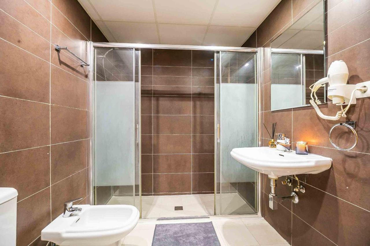 Carlos Haya Beautiful Apartment With Parking マラガ エクステリア 写真