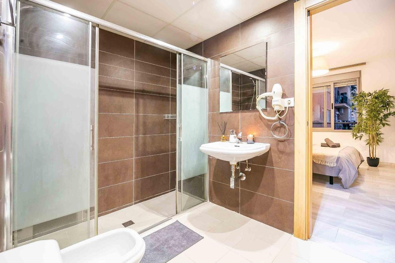 Carlos Haya Beautiful Apartment With Parking マラガ エクステリア 写真